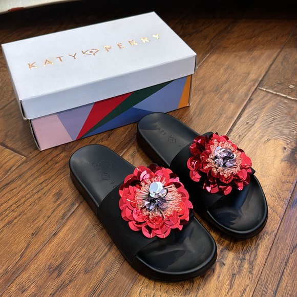 Katy Perry pool sandals - Picture 2 of 7